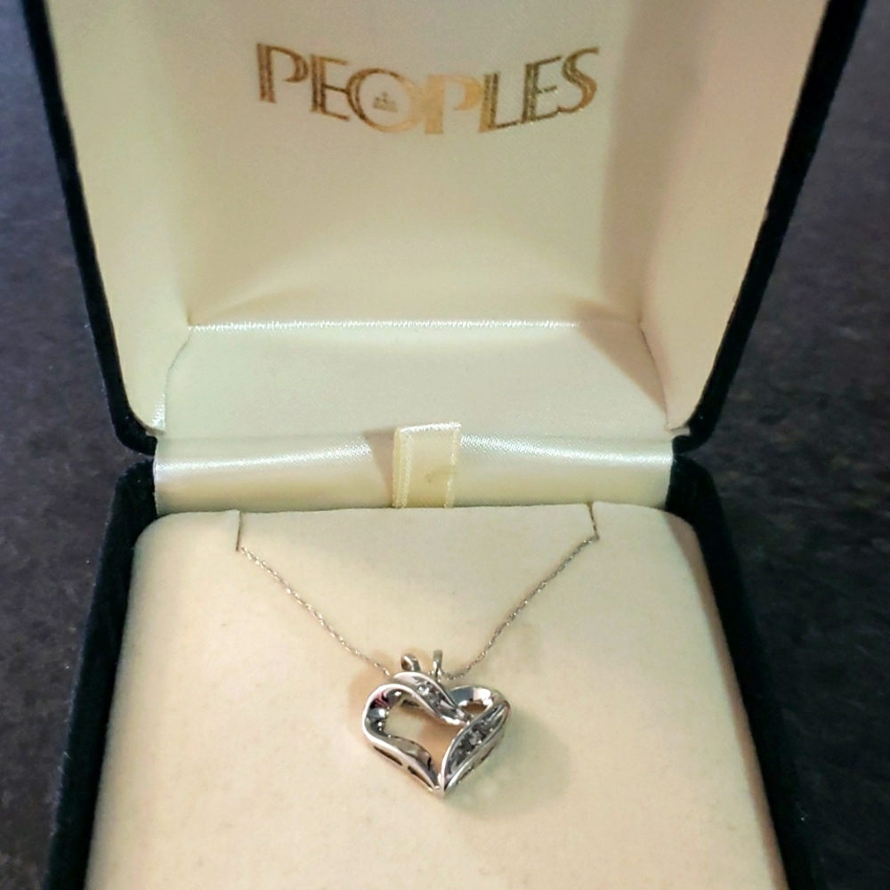 10k Diamond Crossover Heart Pendant Necklace